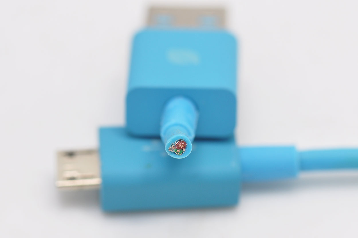 新到货原装正品Incase 10厘米蓝色超短Micro USB数据线带收纳包 快速充电线 老安卓接口通用数据连接线-青州小熊