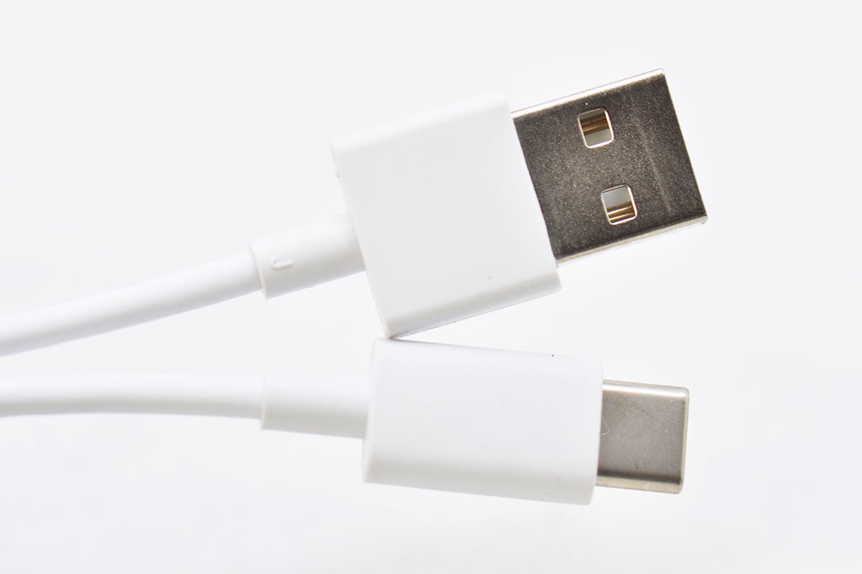 白色24厘米TYPE-C充电宝短线USB-C线 Type-C接口USB-A TO USB-C安卓手机通用快充数据线充电线A914-青州小熊